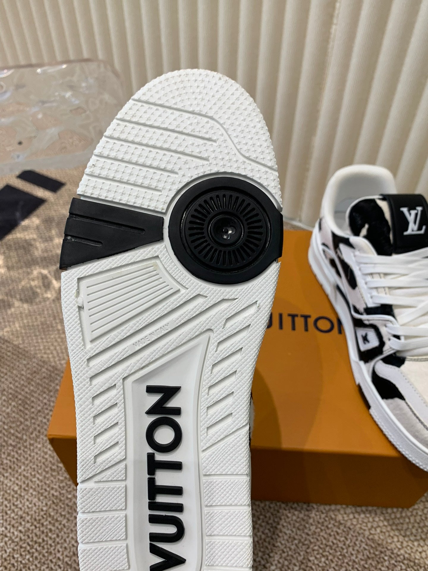 LV TRAINER SNEAKER BLACK MIX WHITE - 35