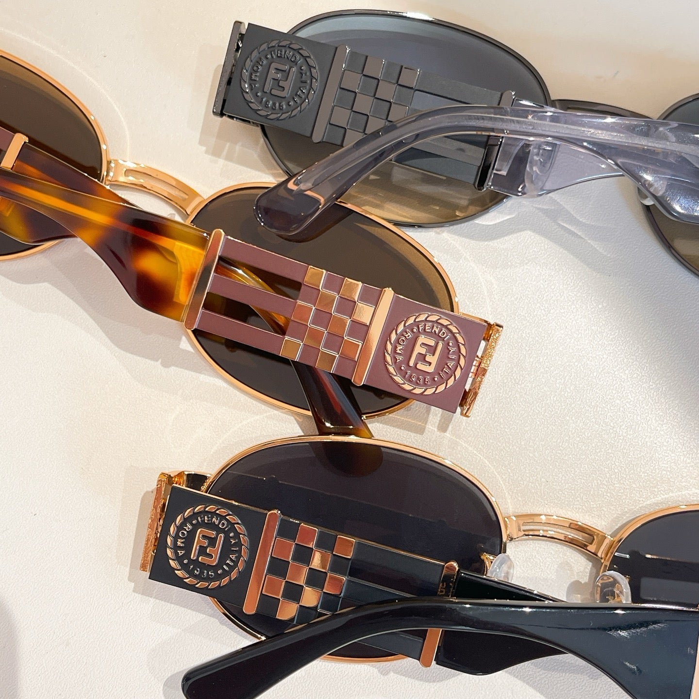 FIRST CRYSTAL OVAL FRAME SUNGLASSES 7028 IN METAL - Mirrored silver