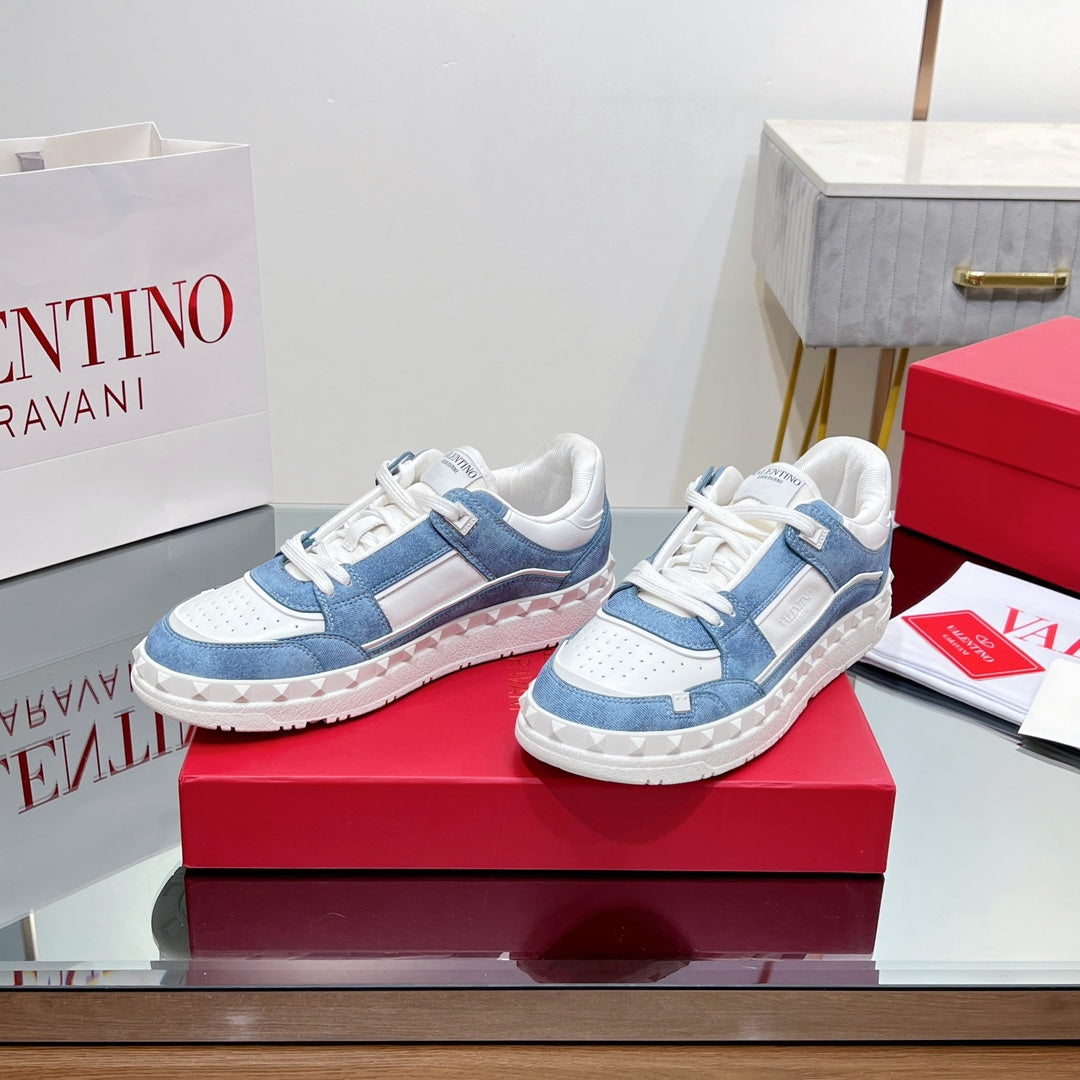 VALENTINO 25S GARAVANI FREEDOTS SNEAKERS IN WHITE LAMBSKIN AND BLUE DENIM - 35