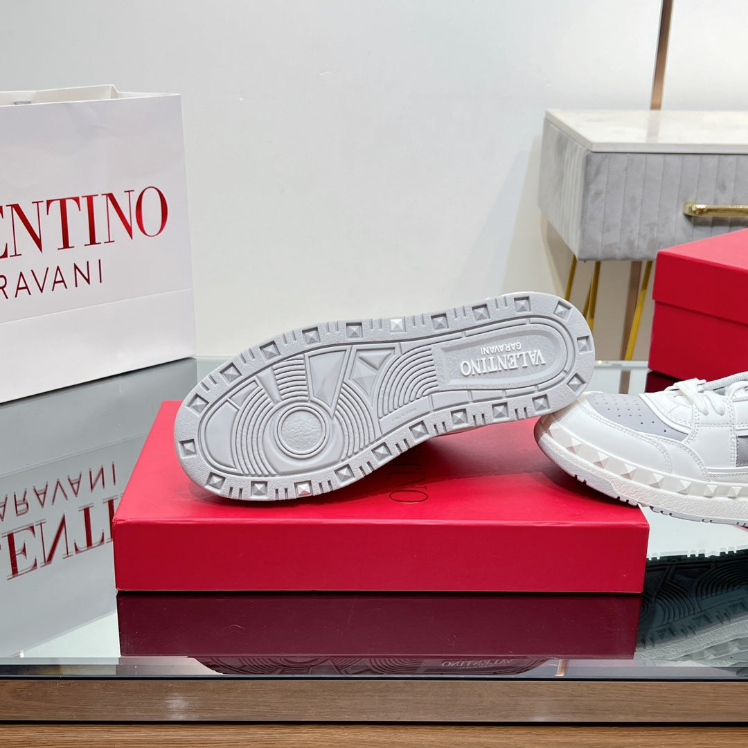 VALENTINO 25S GARAVANI FREEDOTS SNEAKERS IN WHITE MIX GREY LAMBSKIN - 35