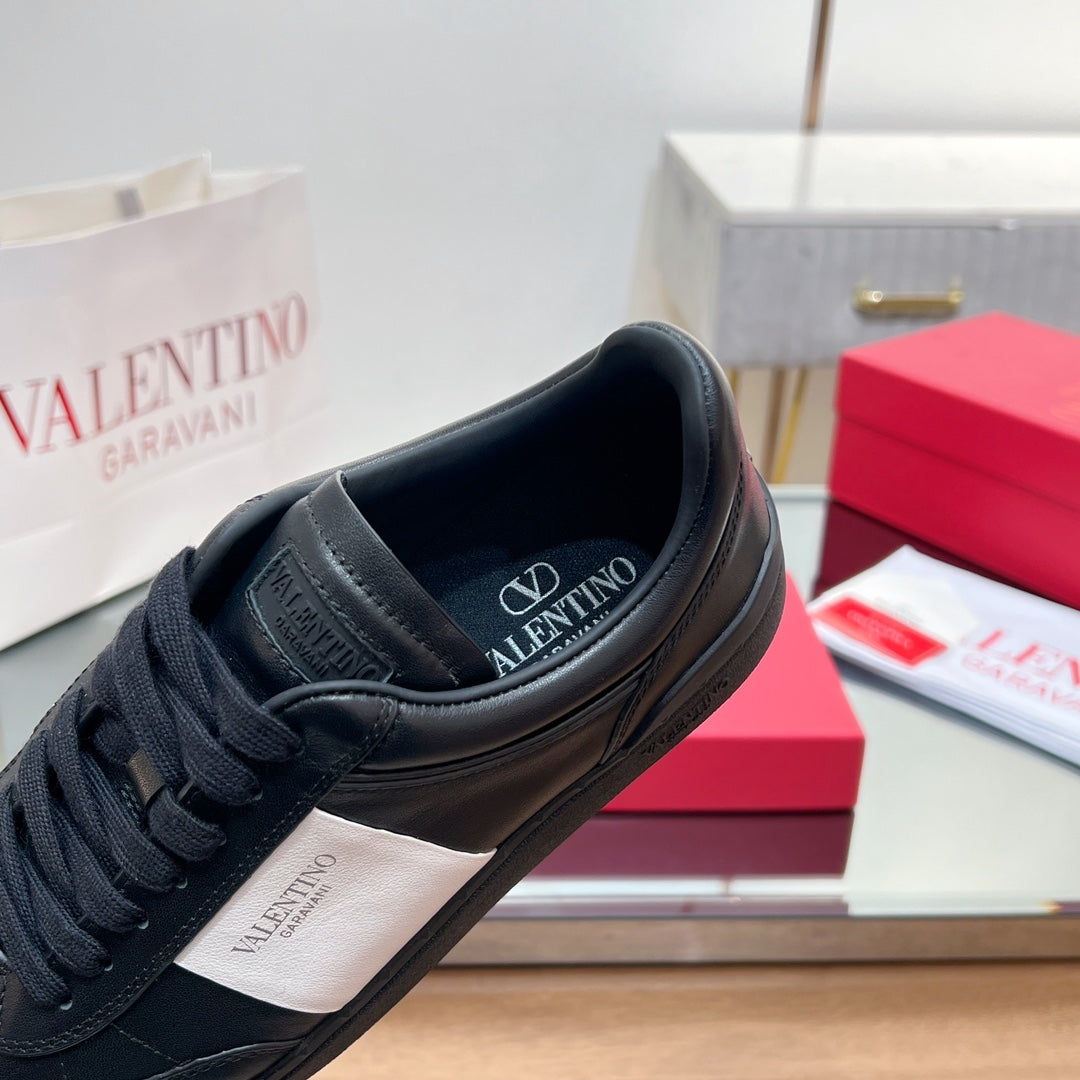 VALENTINO 25S UPVILLAGE SNEAKERS IN BLACK MIX WHITE LAMBSKIN - 35