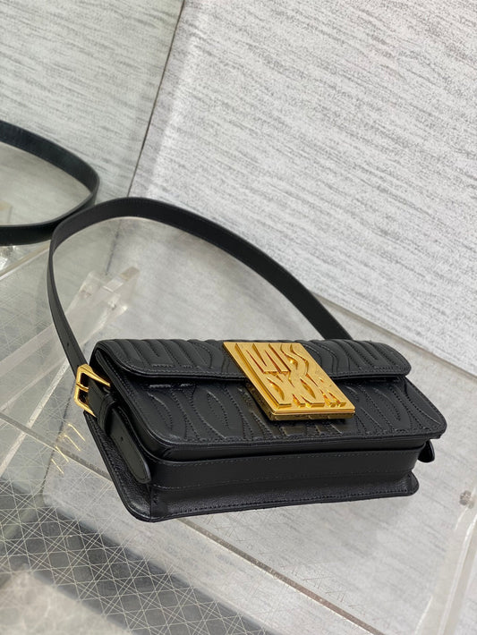 СУМКА FLAP BAG 18 ЧОРНА СТЬОБАНА З ТІСНЕНОЇ ТЕЛЯЧОЇ ШКІРИ