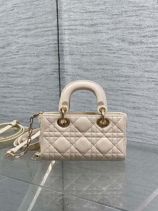 DIOR 25S MICRO LADY D-JOY 16 З БЕЖЕВОЇ ШКІРИ ЯГНЯТИ З ФУРНІТУРОЮ ЗІ ЗОЛОТА