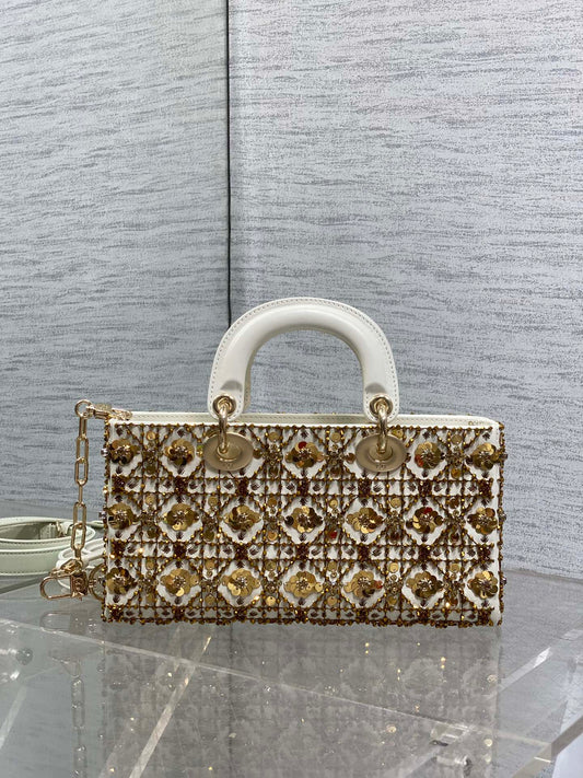 DIOR 25S МАЛА СУМКА LADY D-JOY 26 З ТЕЛЯЧОЇ ШКІРИ CANNAGE КОЛЬОРУ ЛАТТЕ З БЛИСКОМ