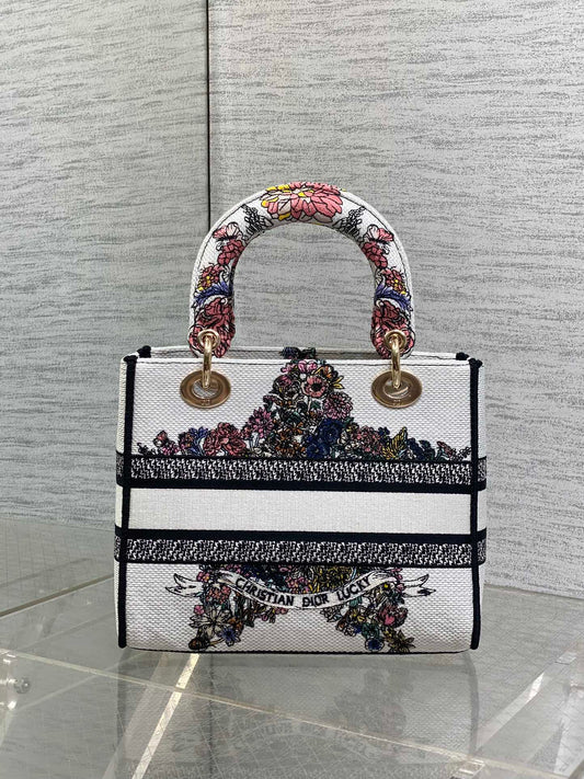 DIOR 25S МАЛЕНЬКА СУМКА LADY D-LITE 24 У БІЛОМУ КОЛЬОРІ З ВИШИВКОЮ ЧЕРВОНОЇ ЗІРКИ DIOR