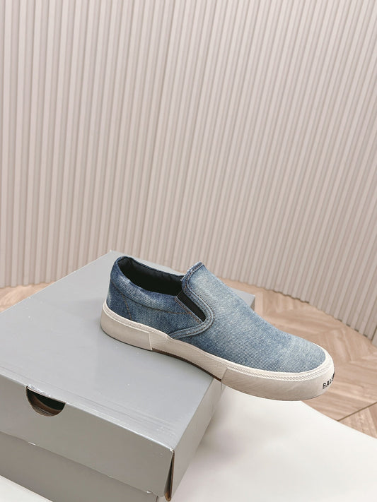 SLIP-ON SNEAKERS GRAFFITI IN LIGHT BLUE DENIM - 35