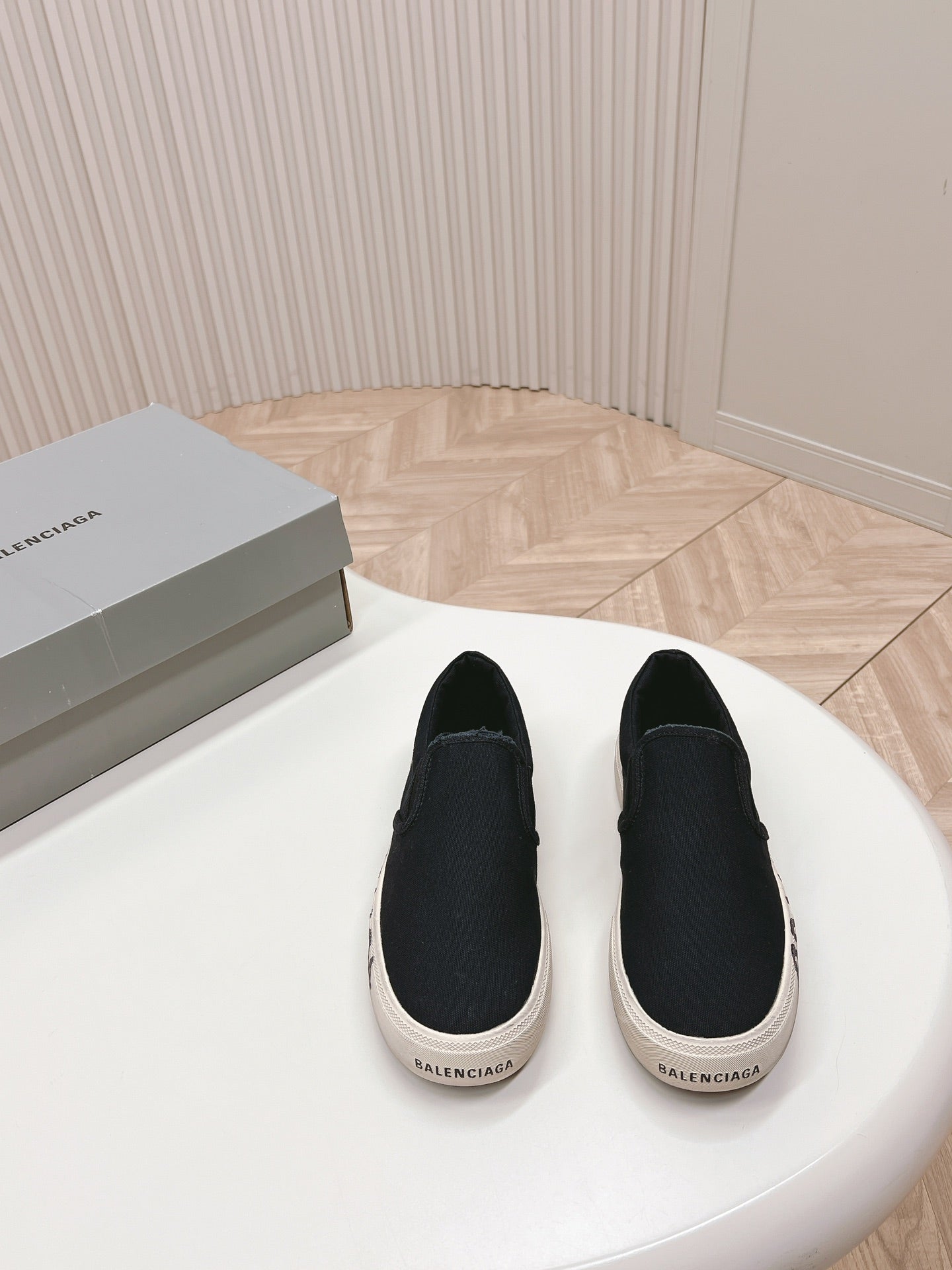 SLIP-ON SNEAKERS GRAFFITI IN BLACK CANVAS - 35