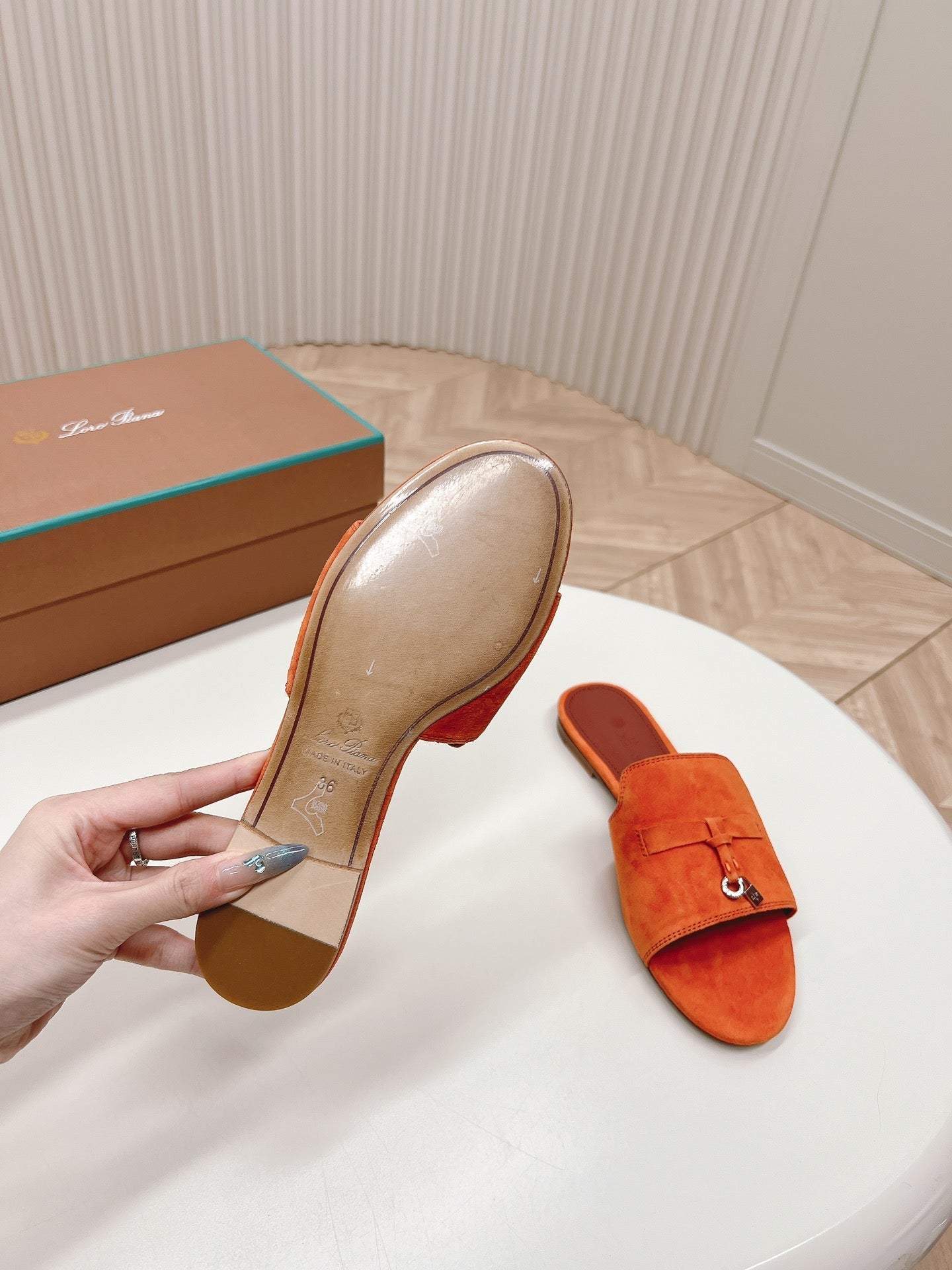 LP SUMMER CHARMS SANDALS IN ORANGE SUEDE - 35