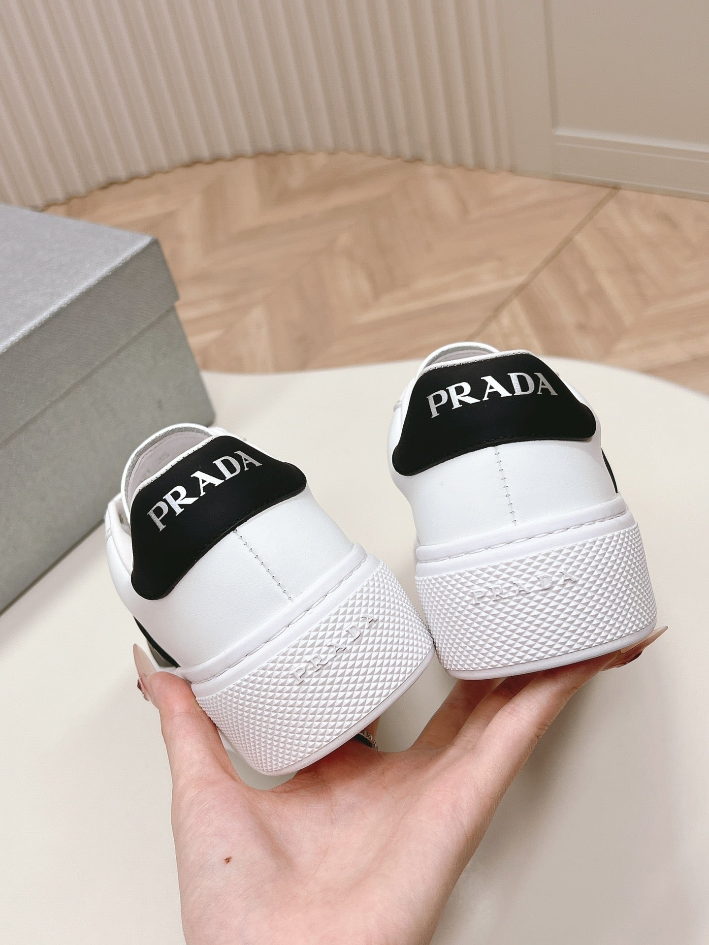 PRA LEATHER LOGO OUTLET SNEAKERS BLACK AND WHITE CALFSKIN - 35