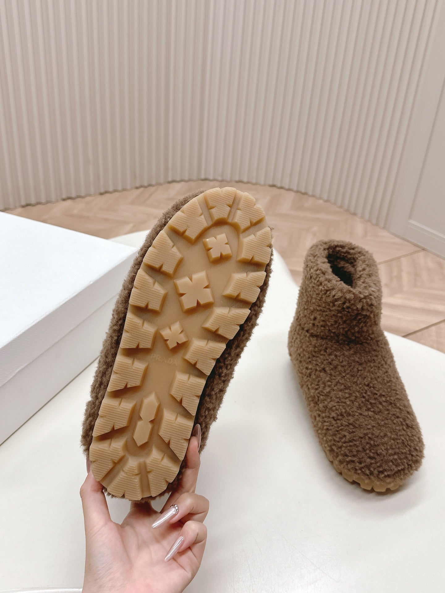 SNOW ANKLE BOOTS IN WOOD BROWN SHEARLING - 35