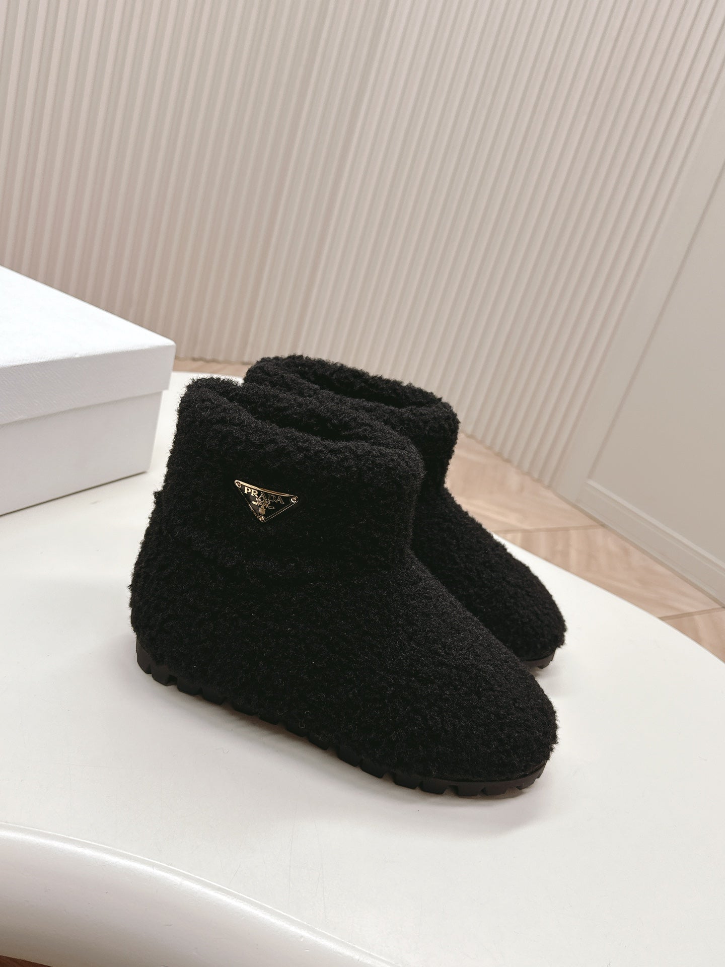 SNOW ANKLE BOOTS IN BLACK SHEARLING - 35