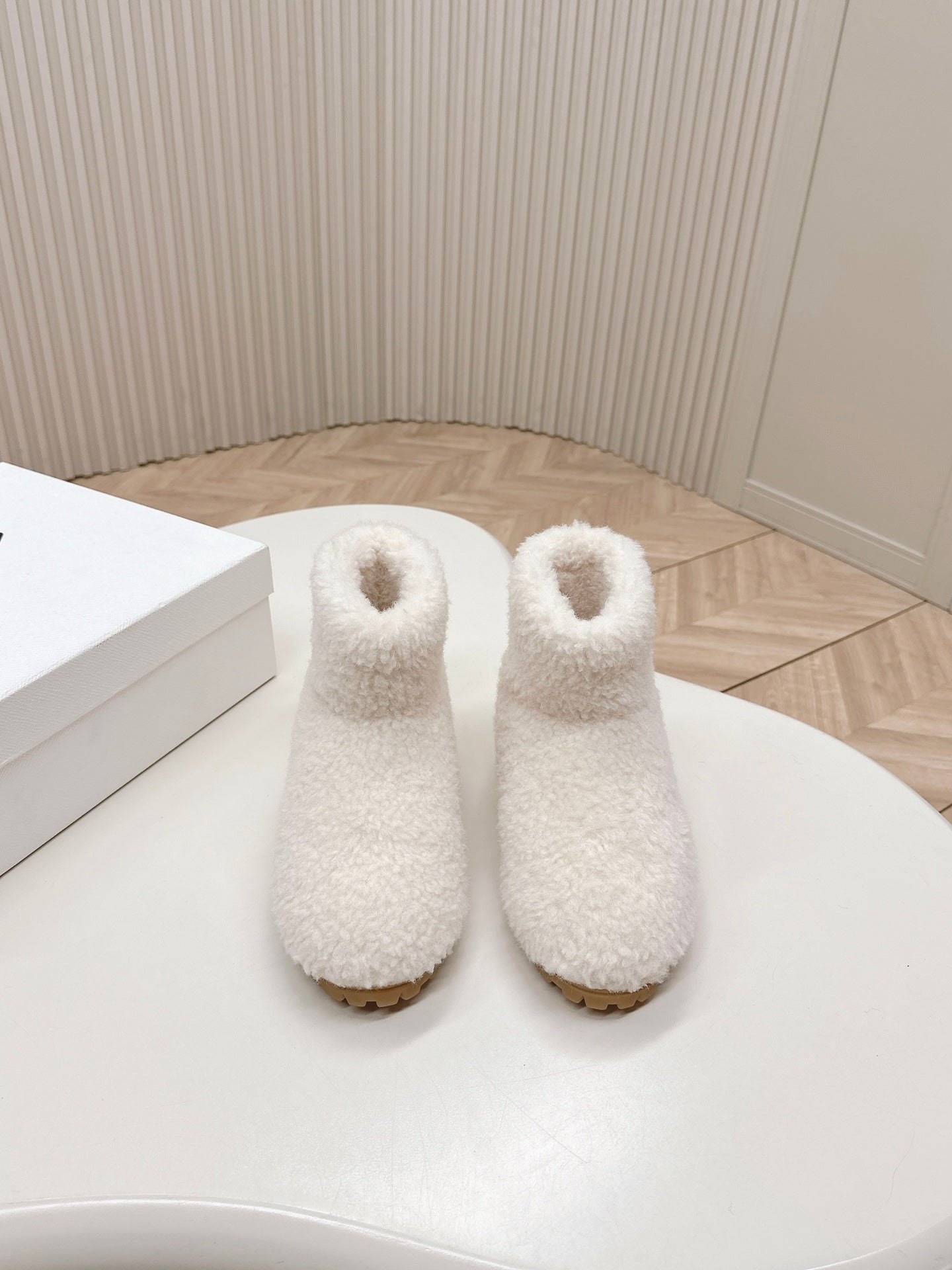 SNOW ANKLE BOOTS IN WHITE SHEARLING - 35
