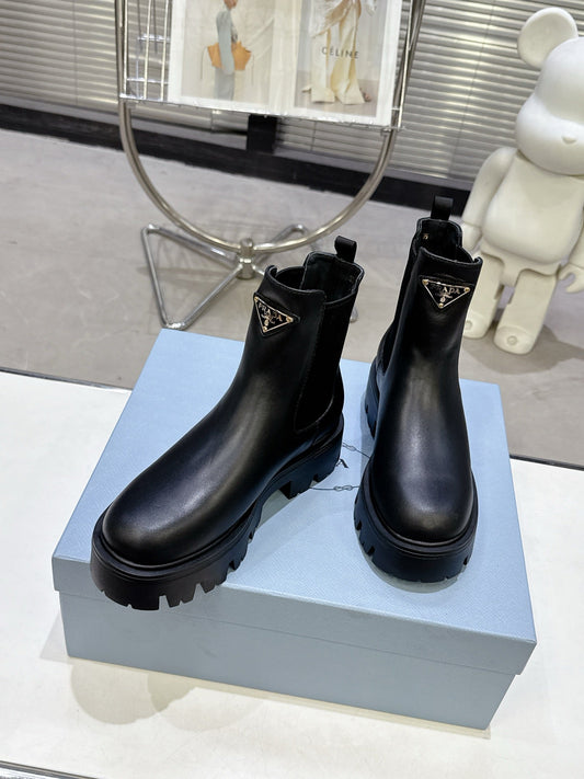 PRADA 25S RETRO PLATFORM MARTIN ANKLE BOOTS IN BLACK CALFSKIN - 35