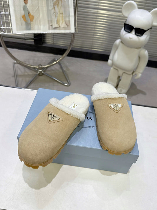 PRADA 25S ШКІРЯНІ МЮЛІ НА ХУТРІ БЕЖЕВА ЗАМША - 35