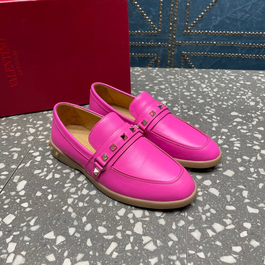 LEISURE FLOWS SPLIT LOAFER IN BRIGHT PINK CALFSKIN - 35