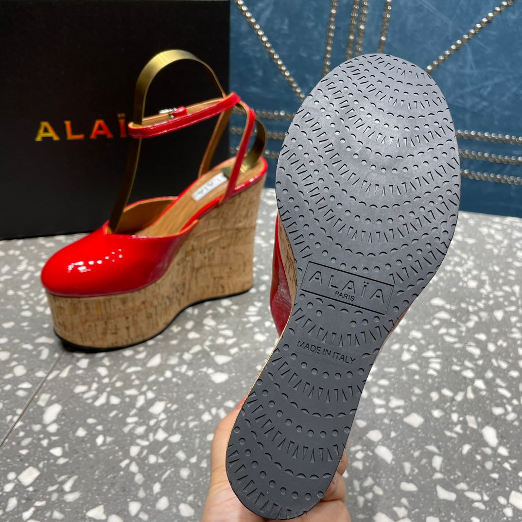 ALAIA WEDGE PUMP 15 CM IN CHERRY RED LAMBSKIN AND BEIGE RUBBER - 35
