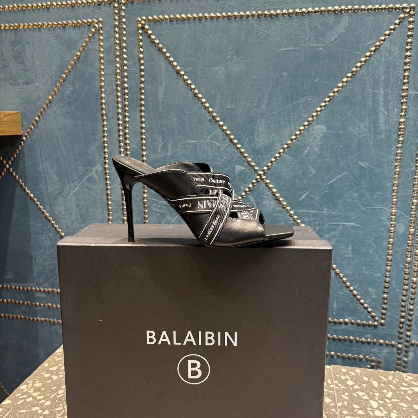 Босоніжки BALMAIN 26S на підборах 95 мм з чорної телячої шкіри та тканини