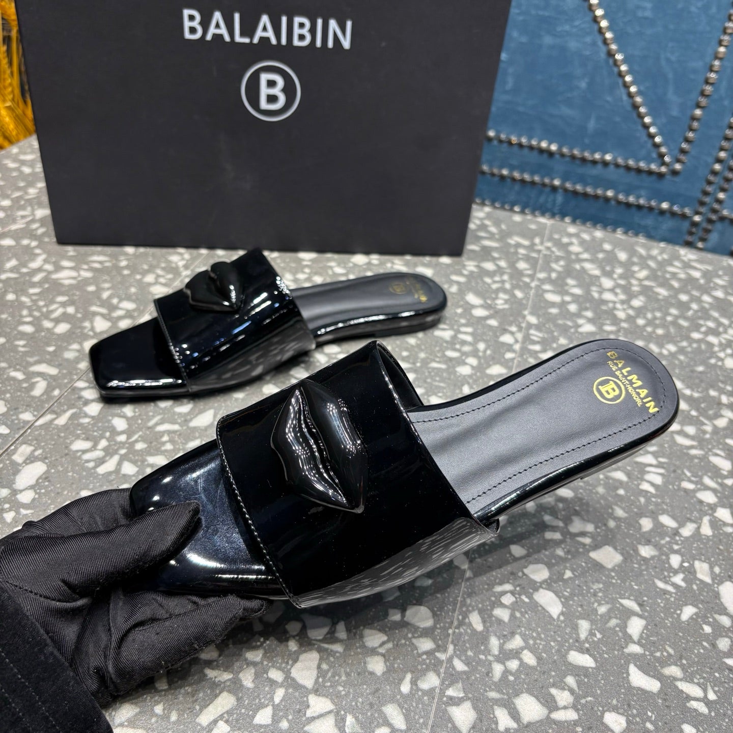 ШЛІФАНЦІ BALMAIN 26S З ЧОРНОЇ ГЛЯНЦЕВОЇ ТЕЛЯЧОЇ ШКІРИ