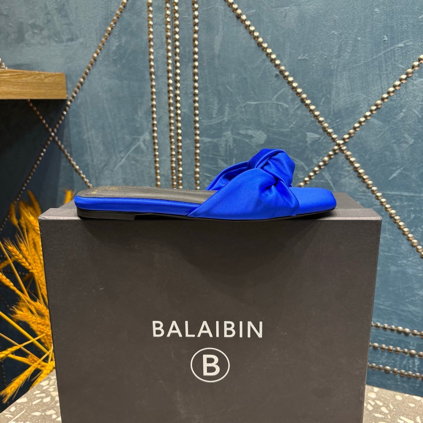 ШЛЬОПАНЦІ BALMAIN 26S З ТЕМНО-СИНЬОГО АТЛАСУ