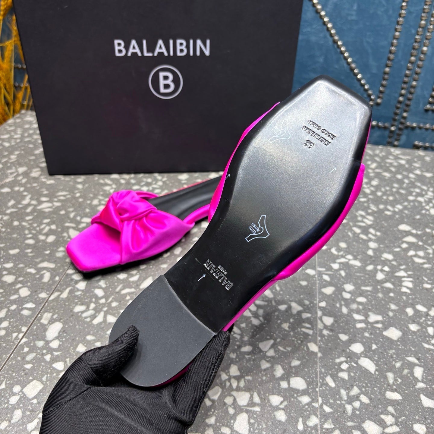 ШЛЬОПАНЦІ BALMAIN 26S З ТЕМНО-РОЖЕВОГО АТЛАСУ