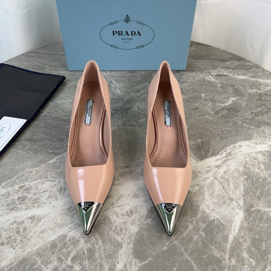 PRADA 25S ТУФЛІ-ЧОВНИКИ НА ВИСОКИХ ПІДБОРАХ З МЕТАЛЕВИМ МИСОКОМ З ТЕЛЯЧОЇ ШКІРИ ТЕПЛОГО БЕЖЕВОГО КОЛЬОРУ - 34