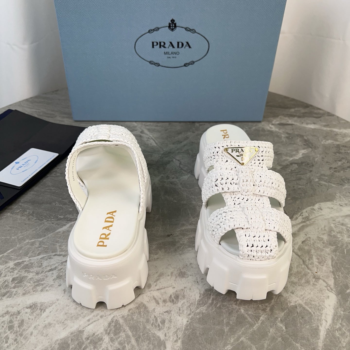 PRADA 25S MONOLITH RUBBER MULES IN WHITE RAFFIA AND LAMBSKIN - 35