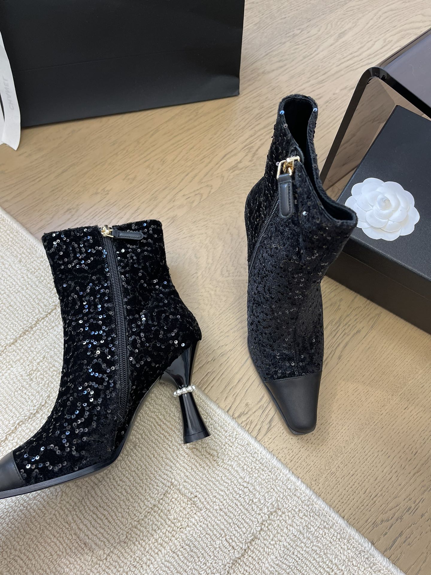 BONGADE BOOTS IN BLACK CALFSKIN AND SEQUINS - 35
