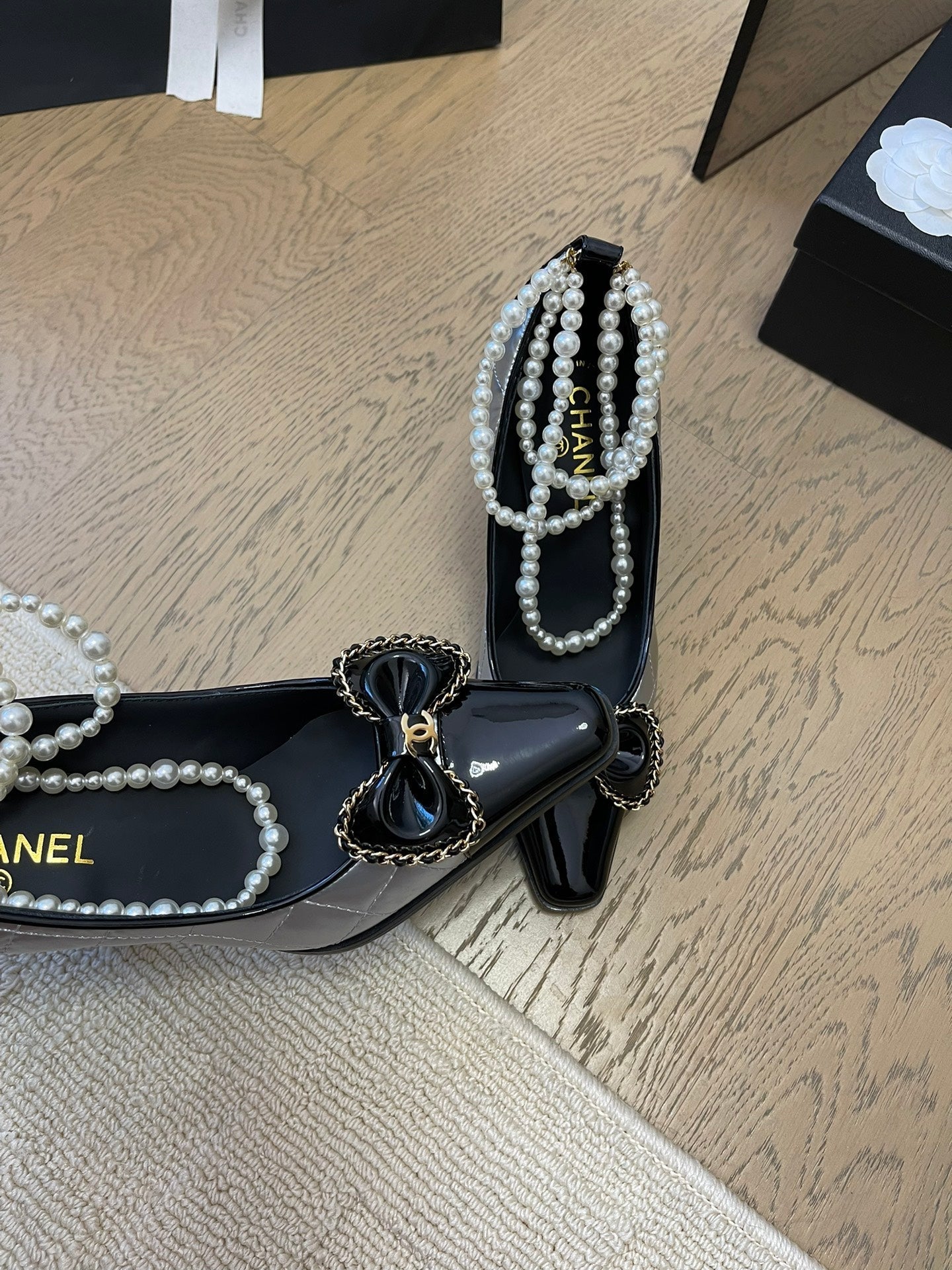 HIGH HEEL 8 CM IN SILVER MIX BLACK CALFSKIN WITH PEARL CHAIN - 35