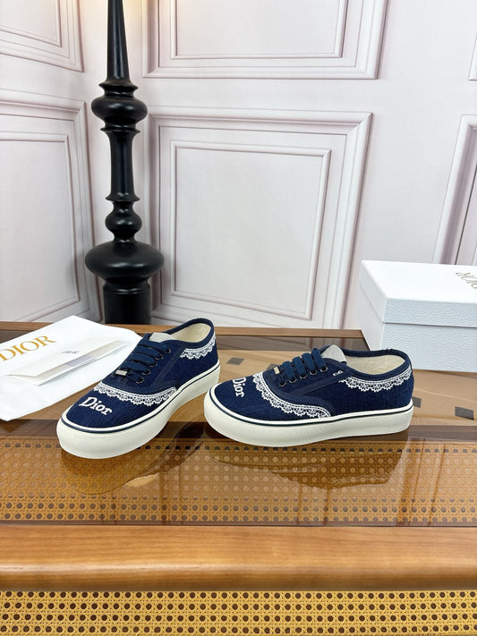 DIOR 26S LOW TOP SNEAKERS IN NAVY BLUE CANVAS WITH WHITE LACE TRIM & LOGO PRINT