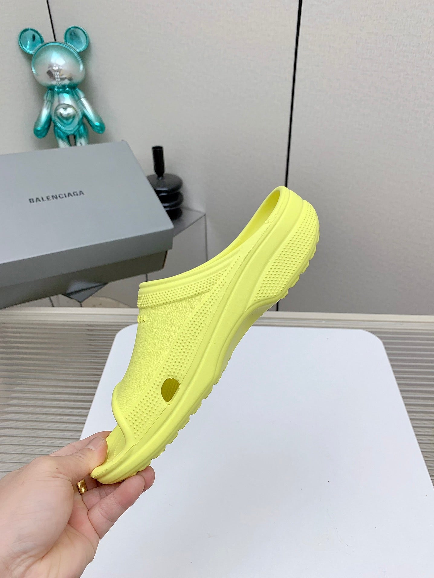 POOL CROCS IN MANZ YELLOW RUBBER - 36