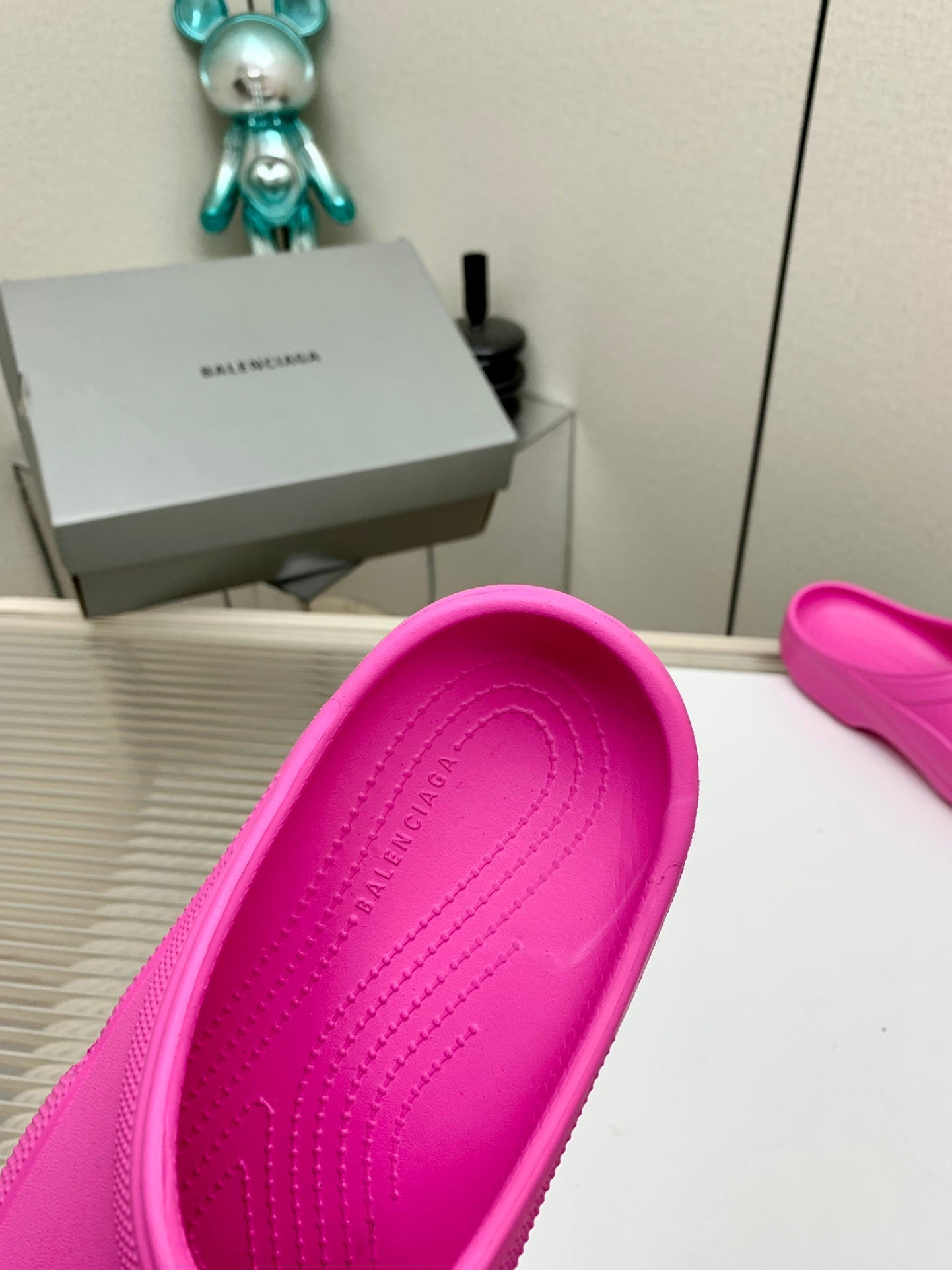POOL CROCS IN HOT PINK RUBBER - 36