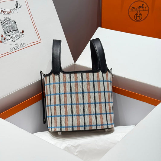 PICOTIN LOCK 18 BAG IN BLACK CALFSKIN ÉCRU/NOIR/FAUVE/NOIR/BLEU ZANZIBAR EMBROIDERY PLAID CANVAS