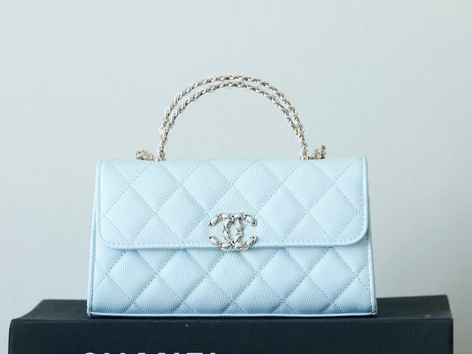 CHANEL 25S KELLY ЗІ СРІБНОЮ ФУРНІТУРОЮ ЗІ ШКІРИ ЯГНЯТИ ПАСТЕЛЬНО-БЛАКИТНОГО КОЛЬОРУ