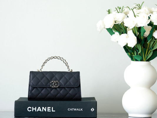 CHANEL 25S KELLY З ЧОРНОЇ ШКІРИ ЯГНЯ З ЗОЛОТИСТОЮ ФУРНІТУРОЮ