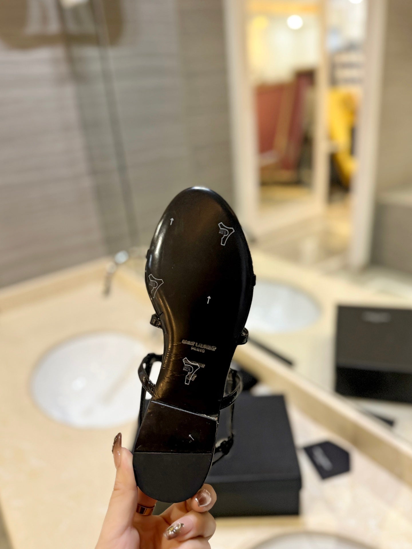 SL LOGO FLAT SANDALS BLACK POLISHED CALFSKIN - 34