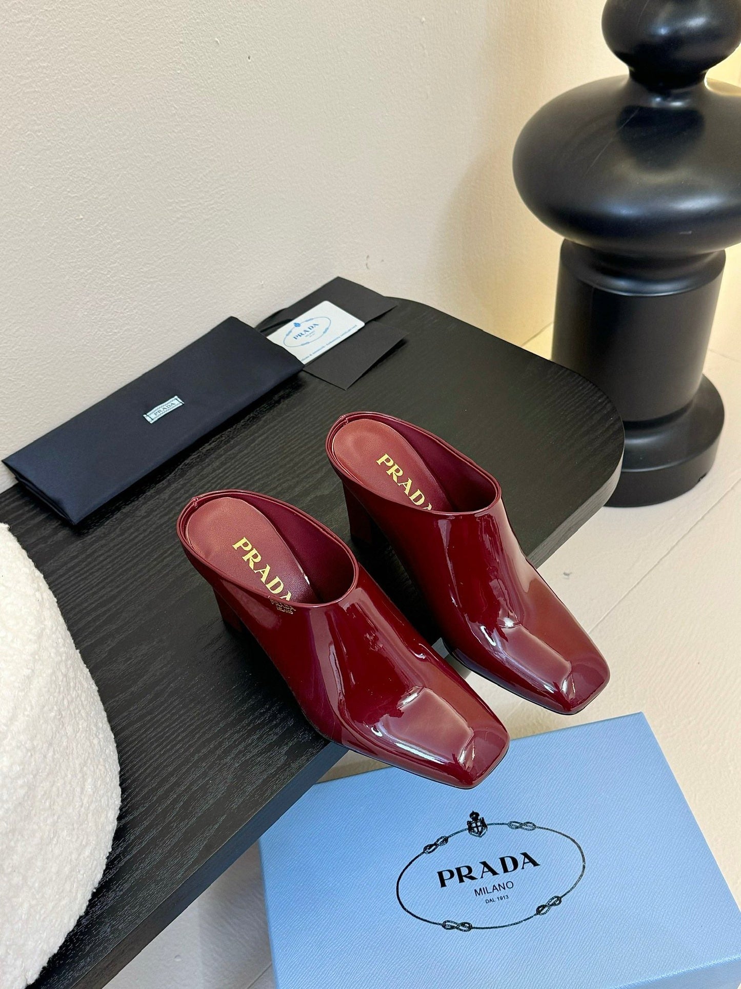 HIGH HEEL MULES WITH GOLD LETTERING LOGO IN SCARLET RED GLOSSY CALFSKIN - 35