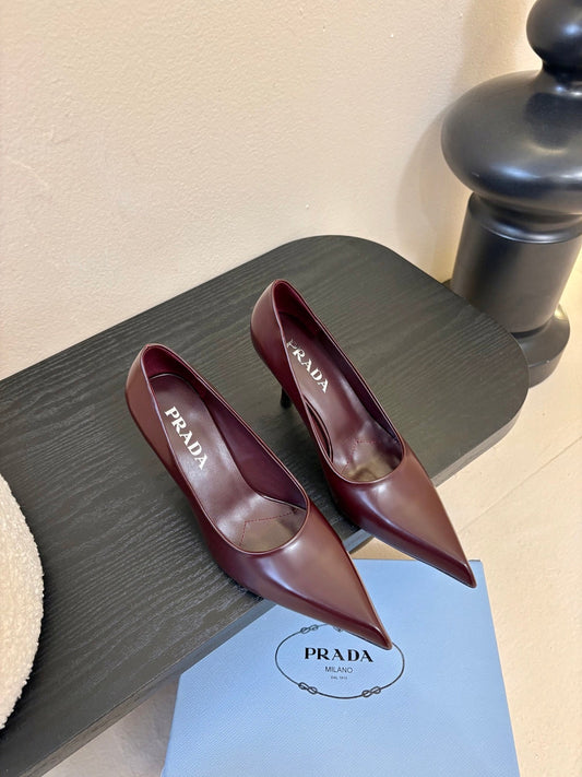 ВИСОКІ ПІДБОРИ PRADA 26S З ЗАГОСТРЕНИМ НОСОМ З БОРДОВОЇ ЧЕРВОНОЇ ОВЕЧОЇ ШКІРИ