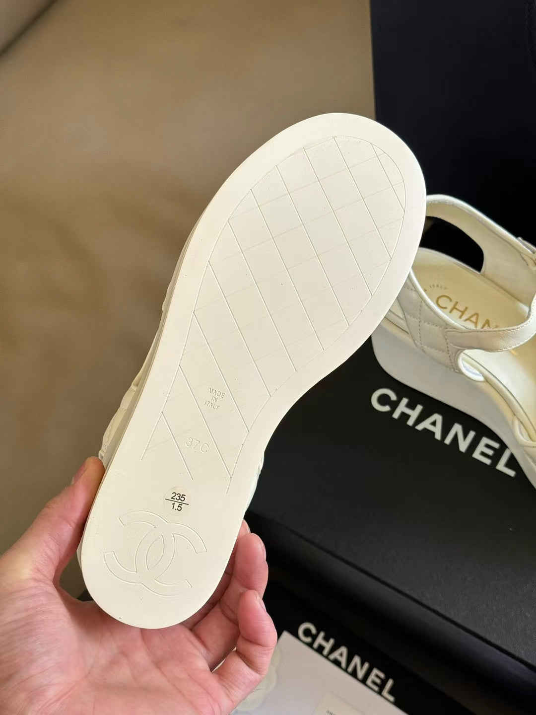 CC CLASSIC WEDGE SANDALS IN WHITE LAMBSKIN - 35