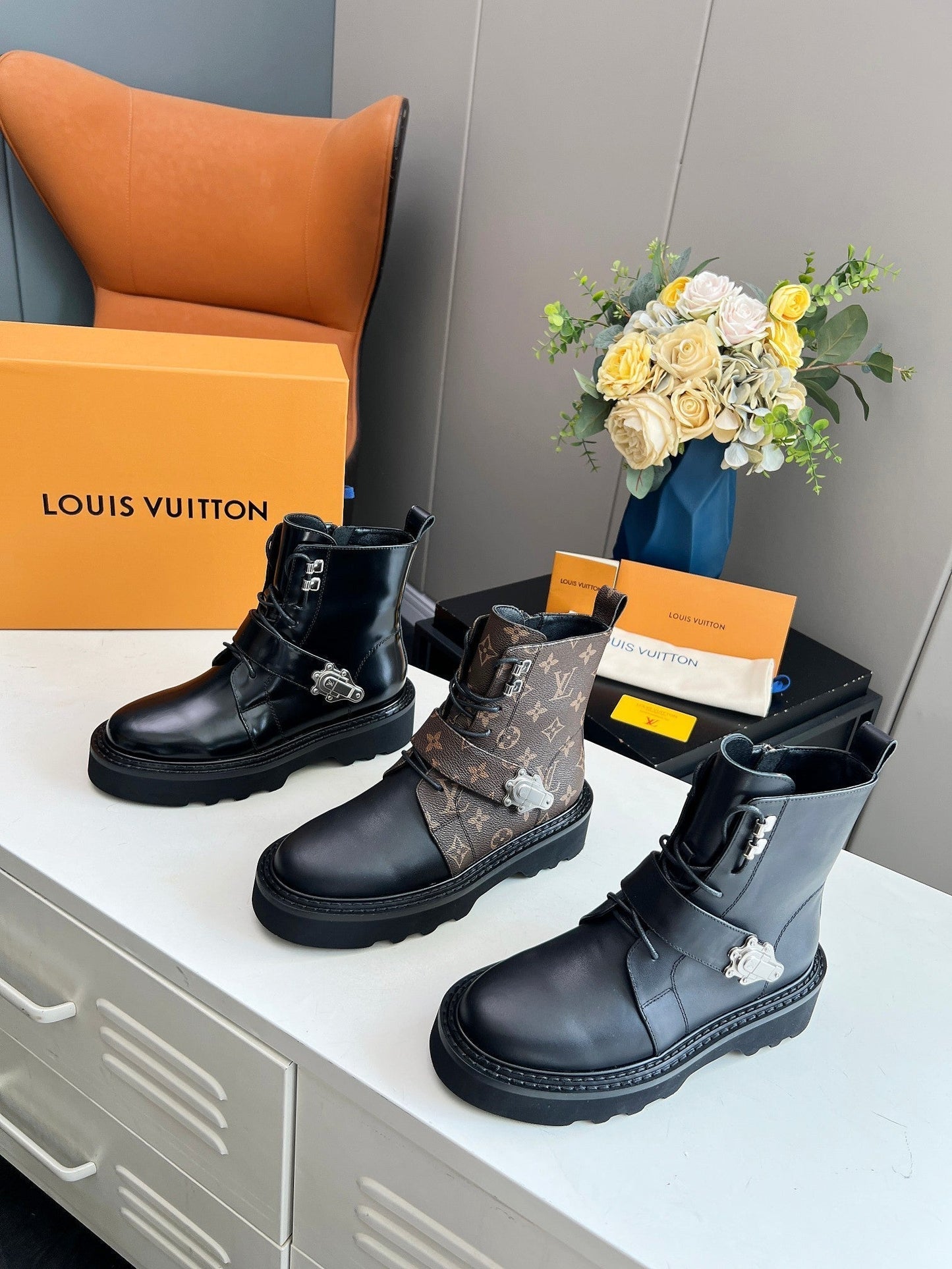 LV WOMEN'S BEAUBOURG ANKLE BOOT IN GLOSSY BLACK CALFSKIN - 35