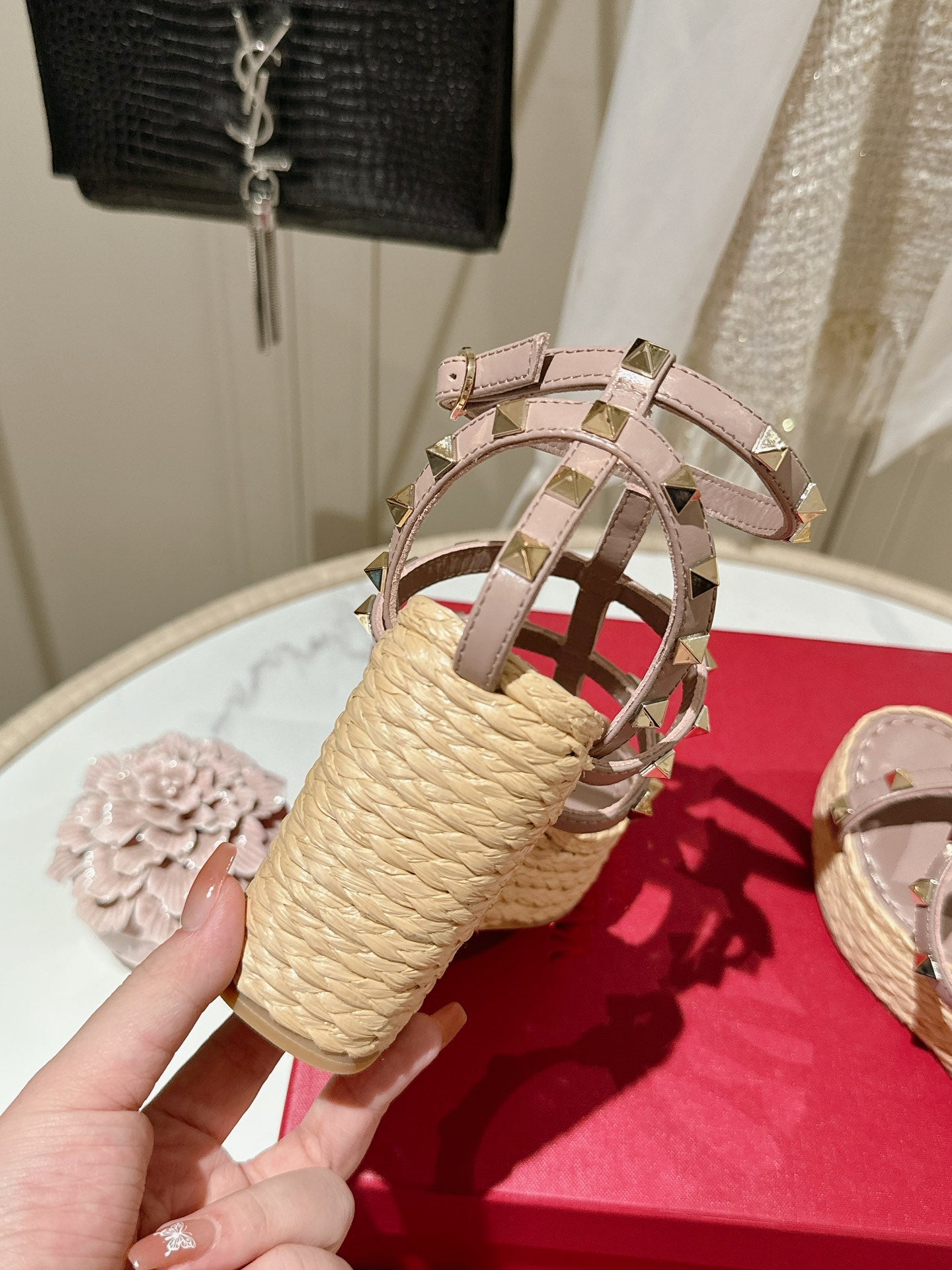 ROCKSTUD ANKLE STRAP WEDGE SANDAL IN CREPE PINK CALFSKIN LEATHER 95 MM - 35