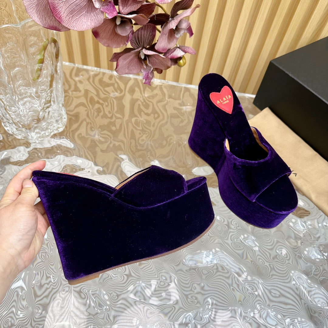 ALAIA PLATFORM WEDGE IN VIOLET PURPLE VELVET WITH HEART EMBROIDERED - 35