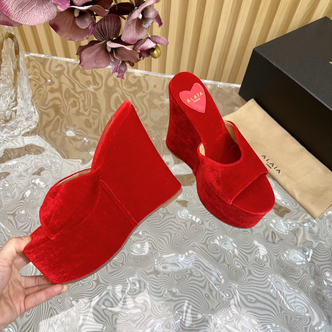ALAIA PLATFORM WEDGE IN CHERRY RED VELVET WITH HEART EMBROIDERED - 35