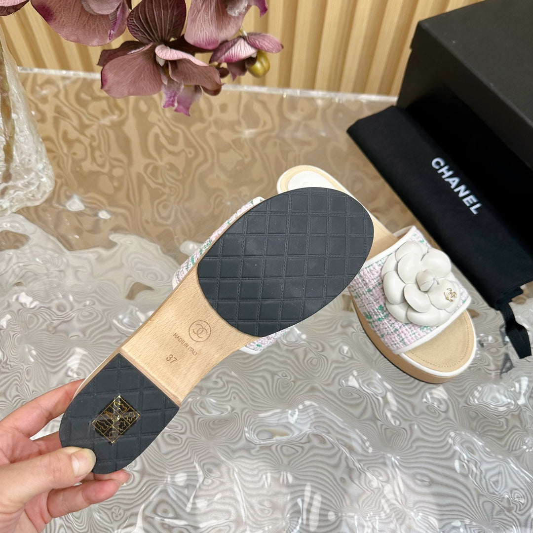 PLATFORM SLIPPERS WITH FLOWER IN WHITE LAMBSKIN - 35