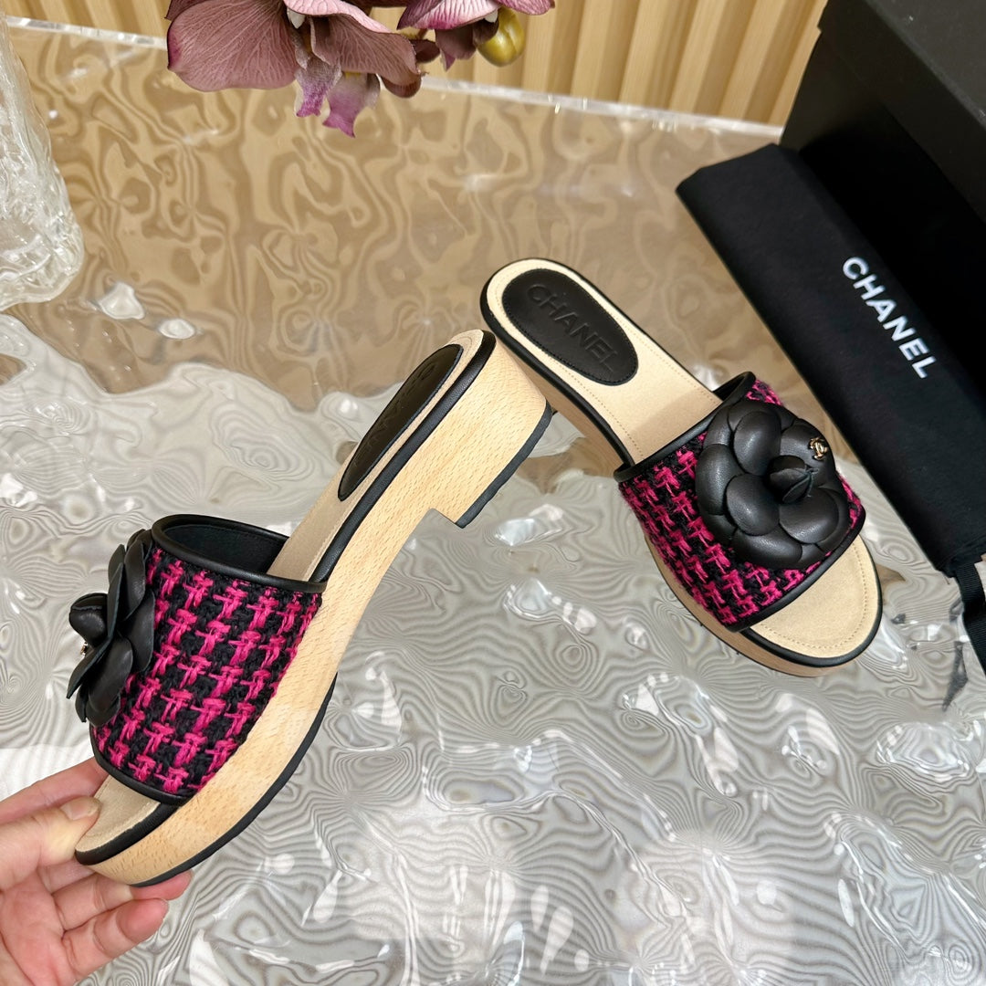 PLATFORM SLIPPERS WITH FLOWER IN BARBIE PINK MIX BLACK LAMBSKIN - 35