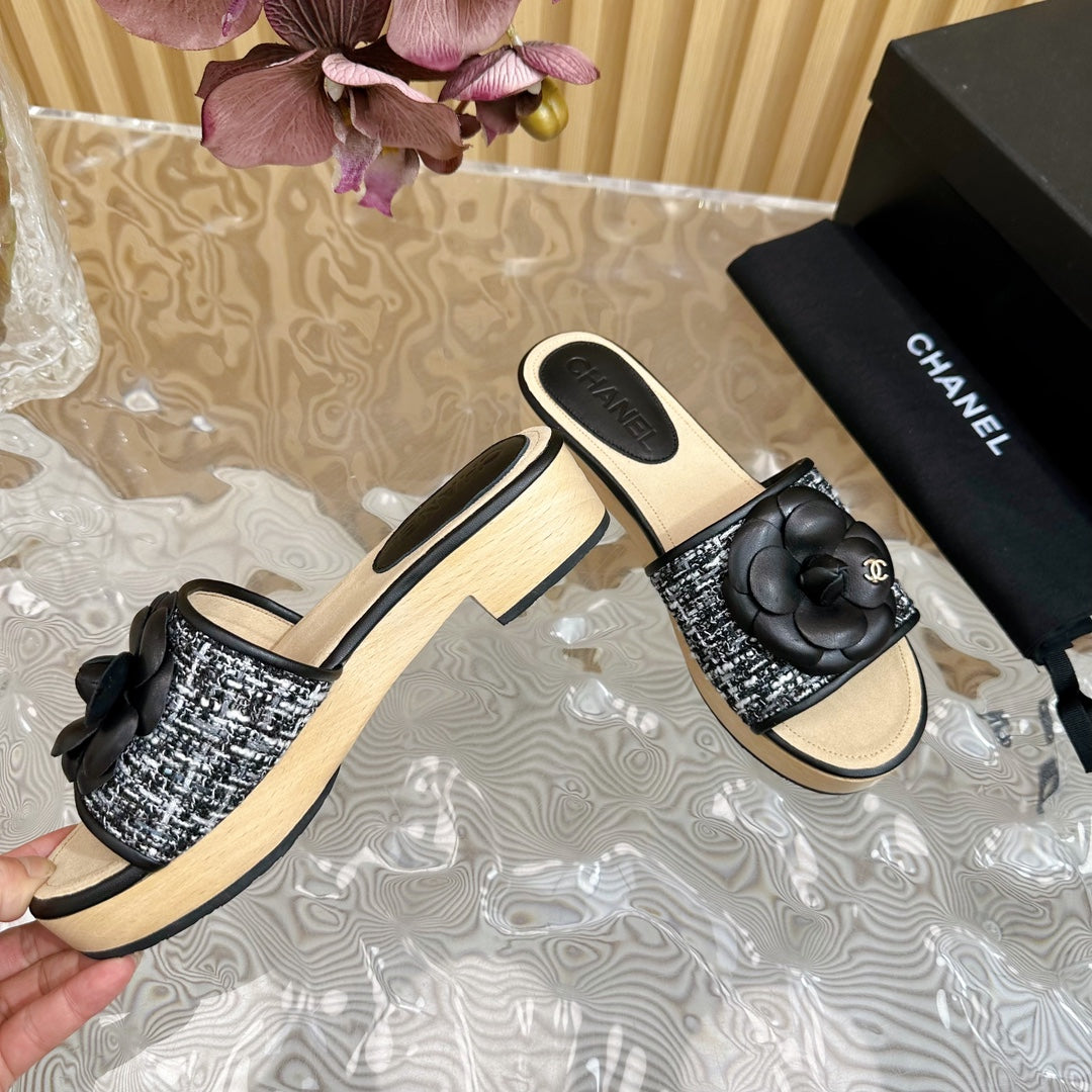 PLATFORM SLIPPERS WITH FLOWER IN BLACK LAMBSKIN - 35