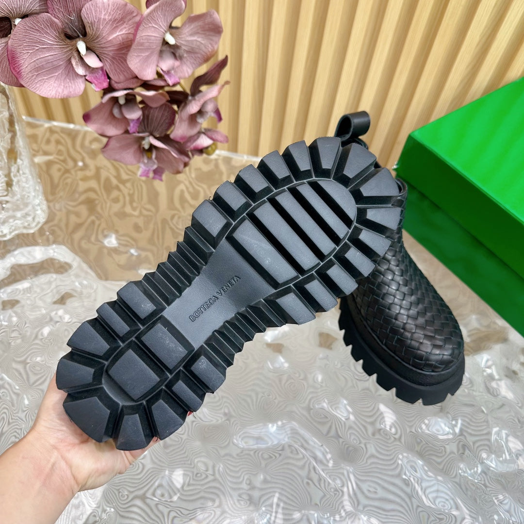 FIREMAN ANKLE BOOT IN BLACK CALFSKIN WITH WOVEN DESIGN - 35