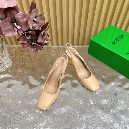 KNOT PUMP 9 CM IN EGG NOGG CALFSKIN WITH GOLD FINISHED METAL HEEL - 35