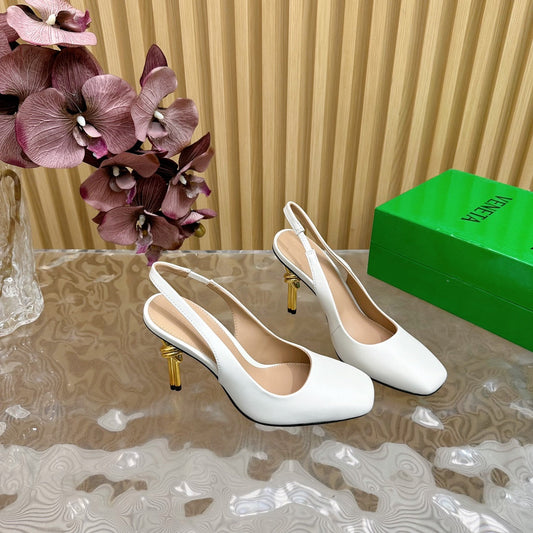 KNOT PUMP 9 CM IN WHITE CALFSKIN WITH GOLD FINISHED METAL HEEL - 35