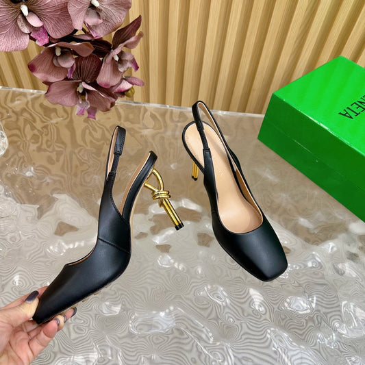 KNOT PUMP 9 CM IN BLACK CALFSKIN WITH GOLD FINISHED METAL HEEL - 35