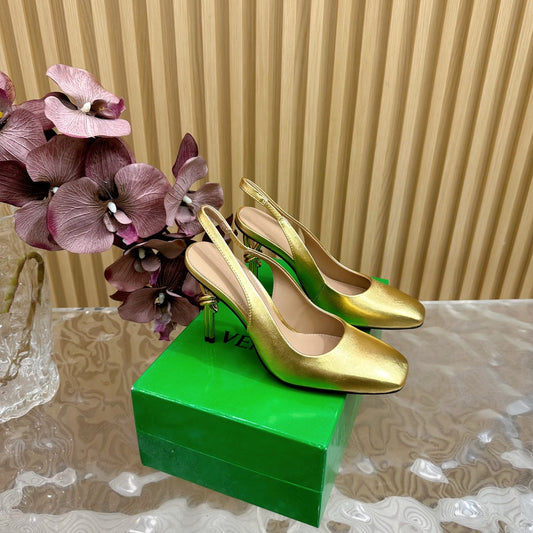 KNOT PUMP 9 CM IN GOLD CALFSKIN WITH GOLD FINISHED METAL HEEL - 35